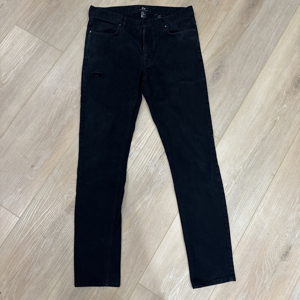 Black slim fit denim jeans #denim
H&M EUR32 US32